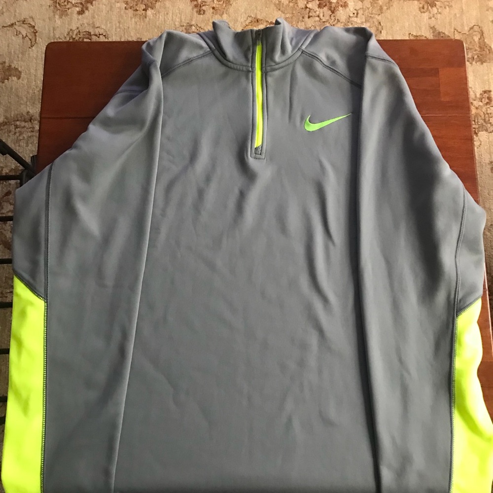 EUC - Nike Thermafit 1/4 Zip Fleece Long Sleeve